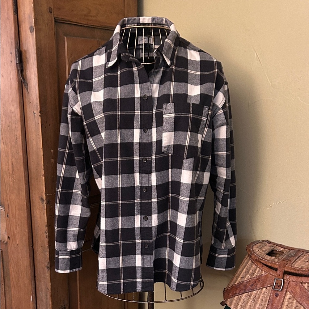 Universal Thread  Black and White Plaid Shirt